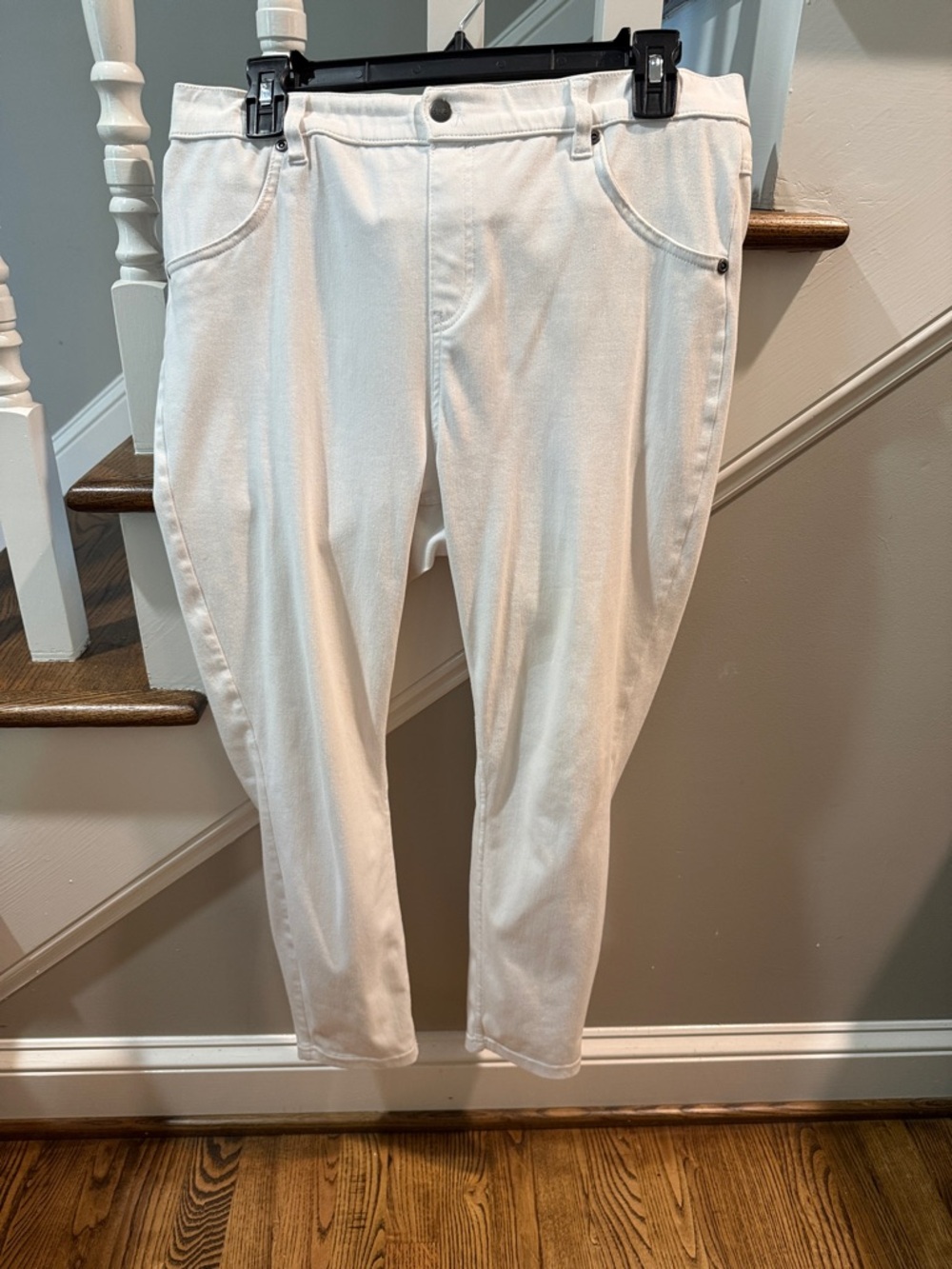HUE White Casual Bottoms with Branded Tag
